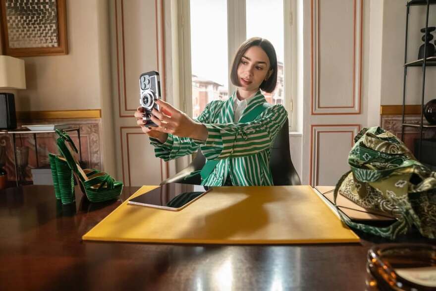 Emily in Paris: Στις 18 Δεκεμβρίου κάνει πρεμιέρα η πέμπτη σεζόν της σειράς - Δείτε τις πρώτες φωτογραφίες