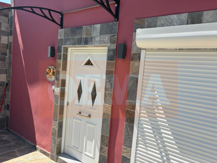 Η μονοκατοικία των Τούρκων στον Ωρωπό: Η πισίνα, το μπάρμπεκιου και τα πολυτελή ΙΧ για τις μετακινήσεις τους