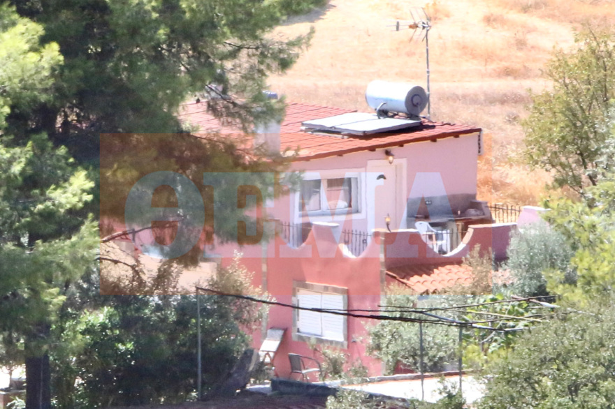 Η μονοκατοικία των Τούρκων στον Ωρωπό: Η πισίνα, το μπάρμπεκιου και τα πολυτελή ΙΧ για τις μετακινήσεις τους