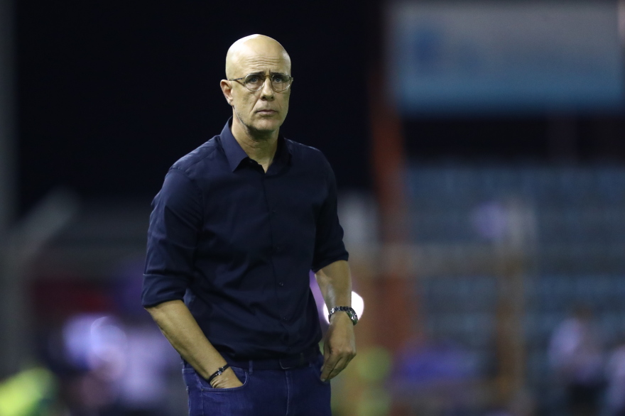 Super League 1: Οι «στρατηγοί» Μεντιλίμπαρ, Βιτόρια, Λουτσέσκου και Νίκολιτς ψάχνουν νέες επιτυχίες - Οι προπονητές των 14 ομάδων 