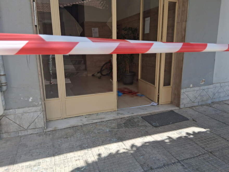 Άγριο έγκλημα στον Βόλο: Άνδρας δολοφόνησε τη σύζυγό του μπροστά στα 4 παιδιά τους