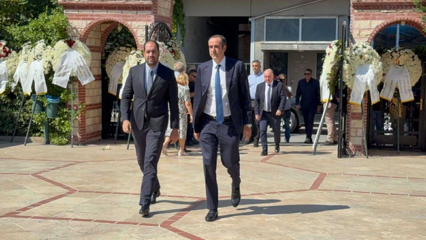Θρήνος για τον Απόστολο Βεσυρόπουλο: Πλήθος κόσμου στην κηδεία του – Τυλιγμένο με την ελληνική σημαία το φέρετρό του 28 kefalogiannis_dimitriadis