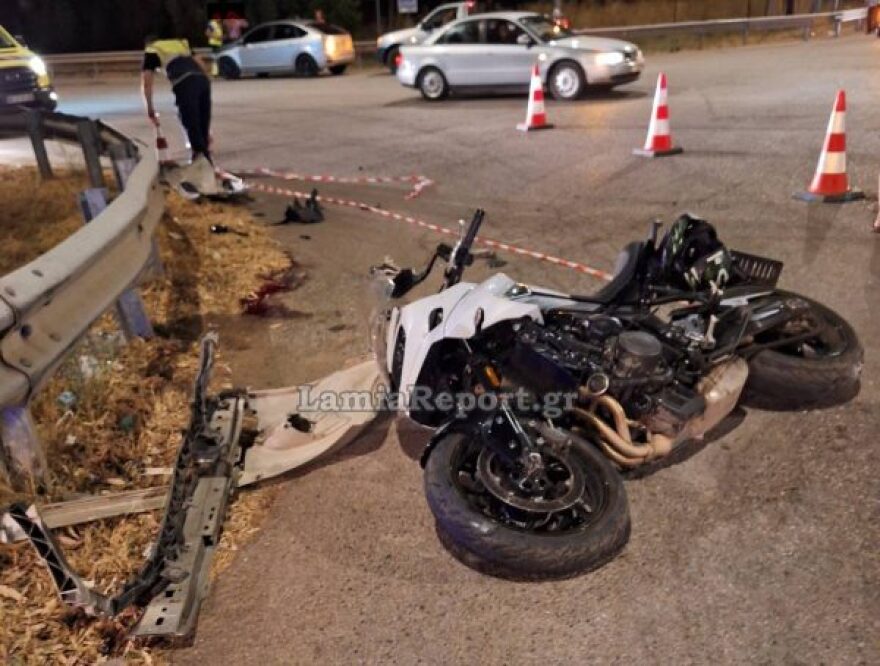 Νεκρή 32χρονη μητέρα σε τροχαίο - Αυτοκίνητο παραβίασε Stop και έπεσε πάνω στη μηχανή της - ΦΩΤΟ Νεκρή 32χρονη μητέρα σε τροχαίο στην Αταλάντη - Αυτοκίνητο παραβίασε Stop και έπεσε πάνω στη μηχανή της