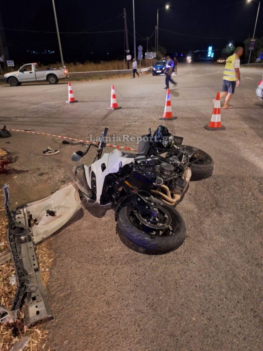 Νεκρή 32χρονη μητέρα σε τροχαίο - Αυτοκίνητο παραβίασε Stop και έπεσε πάνω στη μηχανή της - ΦΩΤΟ Νεκρή 32χρονη μητέρα σε τροχαίο στην Αταλάντη - Αυτοκίνητο παραβίασε Stop και έπεσε πάνω στη μηχανή της