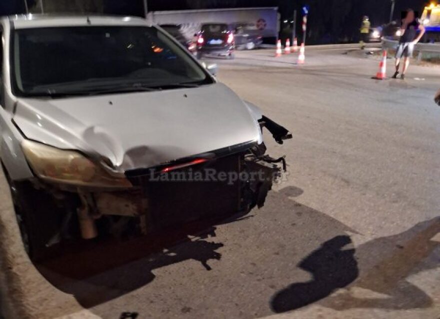 Νεκρή 32χρονη μητέρα σε τροχαίο - Αυτοκίνητο παραβίασε Stop και έπεσε πάνω στη μηχανή της - ΦΩΤΟ Νεκρή 32χρονη μητέρα σε τροχαίο στην Αταλάντη - Αυτοκίνητο παραβίασε Stop και έπεσε πάνω στη μηχανή της
