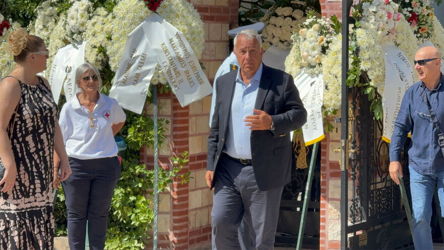 Θρήνος για τον Απόστολο Βεσυρόπουλο: Πλήθος κόσμου στην κηδεία του – Τυλιγμένο με την ελληνική σημαία το φέρετρό του 17 vesyropoylos-31-voridis