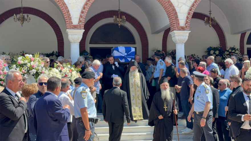 Θλίψη στην κηδεία του Απόστολου Βεσυρόπουλου - Οι παρουσίες και ο επικήδειος Μητσοτάκη: «Ψηλέ, θα μας λείψεις...»