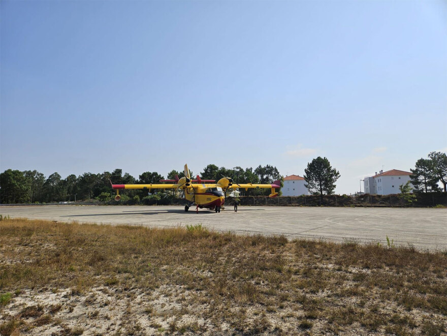 Ελληνικά Canadair επιχειρούν στις μεγάλες πυρκαγιές στην Πορτογαλία