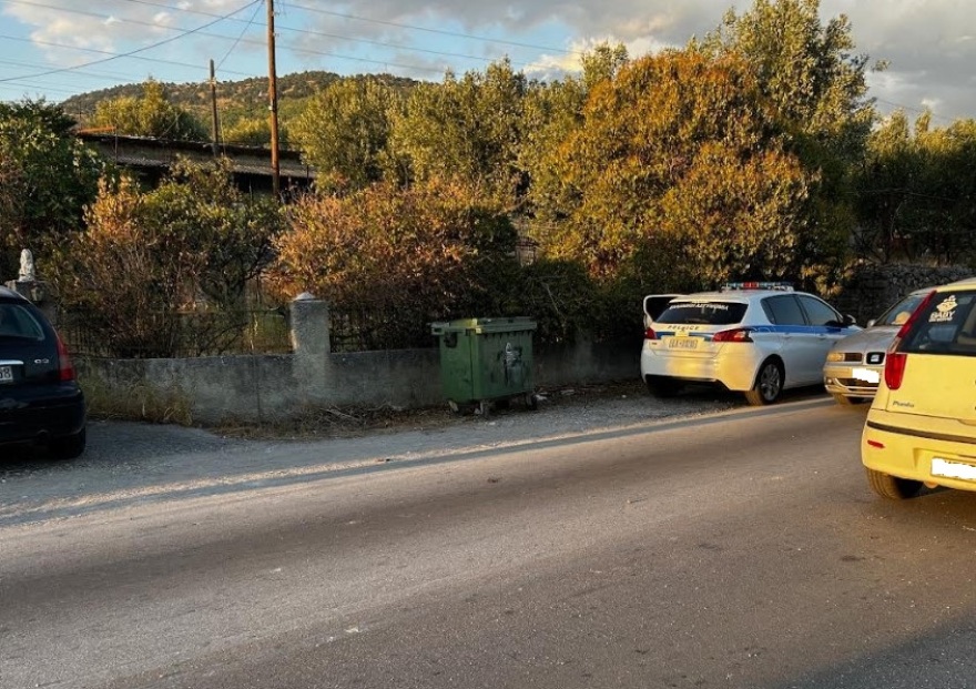 Τροχαίο στο Αγρίνιο: ΙΧ προσέκρουσε σε στύλο και κατέληξε σε χωράφι - Στο νοσοκομείο ανήλικη