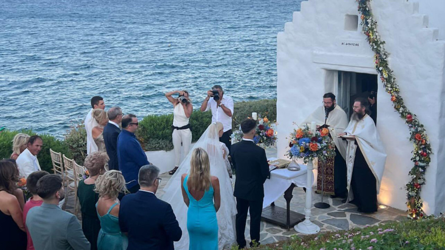 Παντρεύτηκαν ο ράπερ FY και η Αλεξία Κεφαλά - Ο πρώτος χορός του ζευγαριού, δείτε φωτογραφίες Παντρεύτηκαν ο ράπερ FY και η Αλεξία Κεφαλά - Ο πρώτος χορός του ζευγαριού, δείτε βίντεο και φωτογραφίες