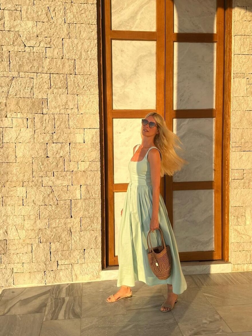 Η Κλόντια Σίφερ συνεχίζει τις διακοπές στην Ελλάδα και δείχνει πώς περνάει τις «καλοκαιρινές νύχτες»