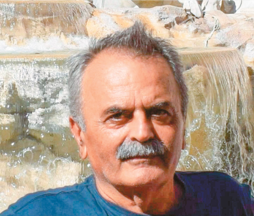 Πισίνες και μπετά βουλιάζουν την Καλντέρα στην Σαντορίνη - Δείτε φωτογραφίες
