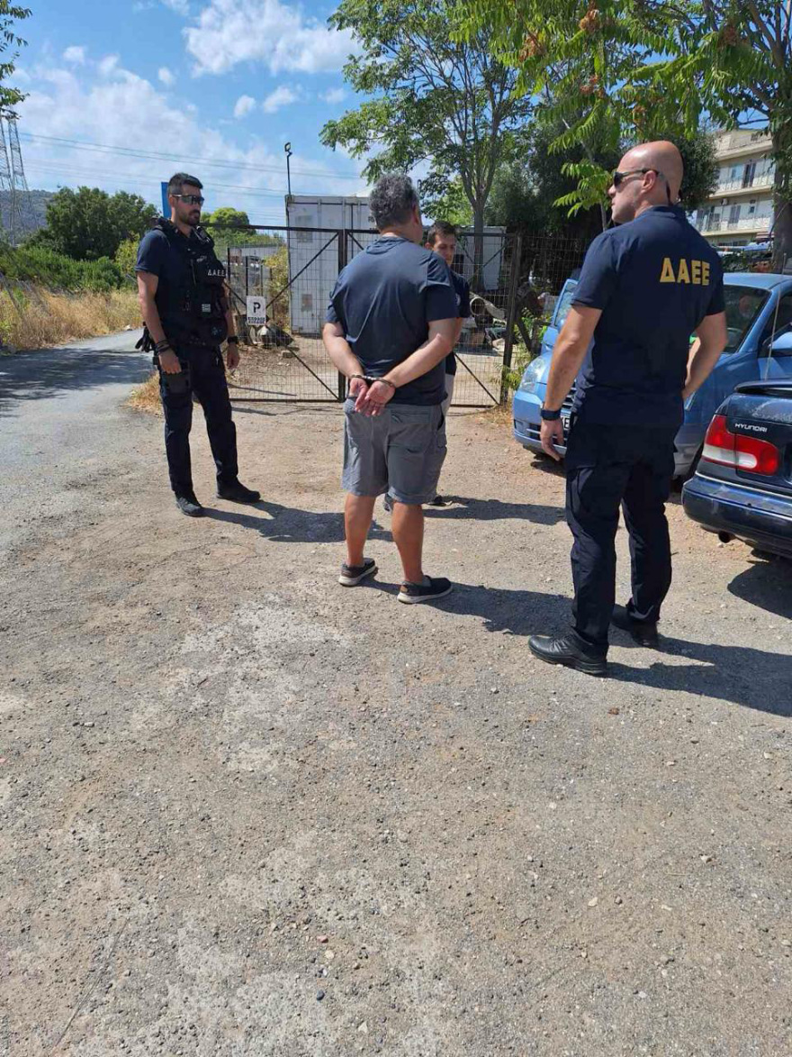 Παλλήνη: Συνέλαβαν μόνιμο υπάλληλο του δήμου για τέσσερις εμπρησμούς
