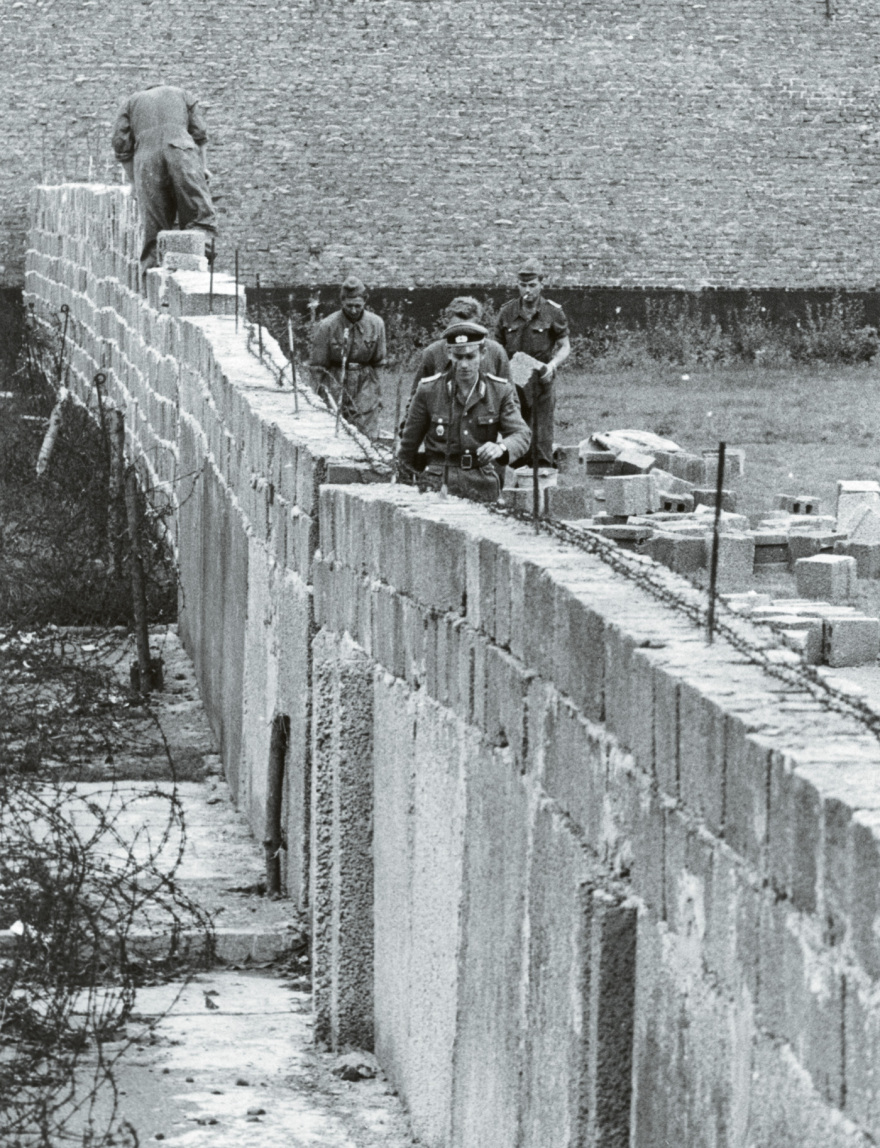 Όταν υψώθηκε το Tείχος του Βερολίνου: Πόσοι «έπεσαν» στην προσπάθεια διαφυγής
