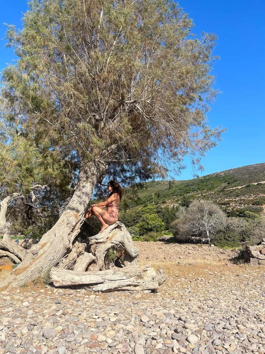 Μαρία Κωνσταντάκη: Όσο πολυσύχναστο και να είναι ένα μέρος πάντα θα υπάρχουν καβάτζες μοναχικότητας
