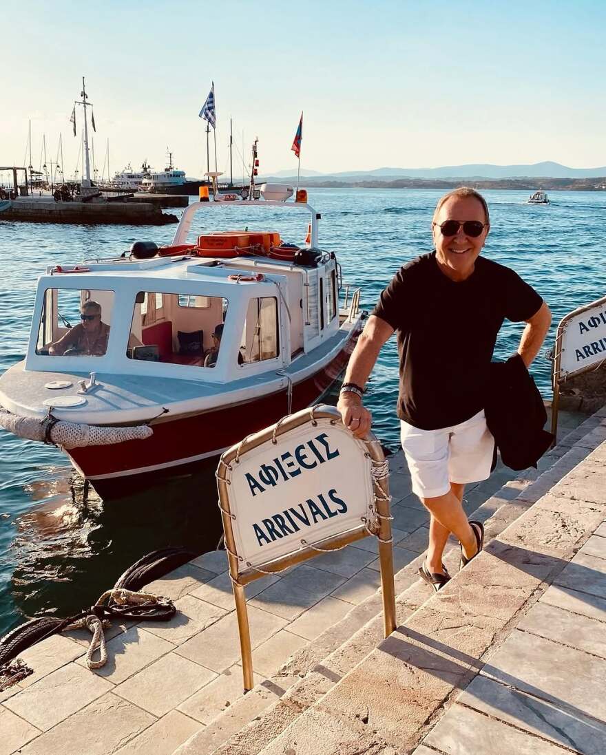 Μάικλ Κορς: «Πάντα με συναρπάζει να επιστρέφω στην αγαπημένη μου Ελλάδα» - Δείτε φωτογραφίες από τις διακοπές του
