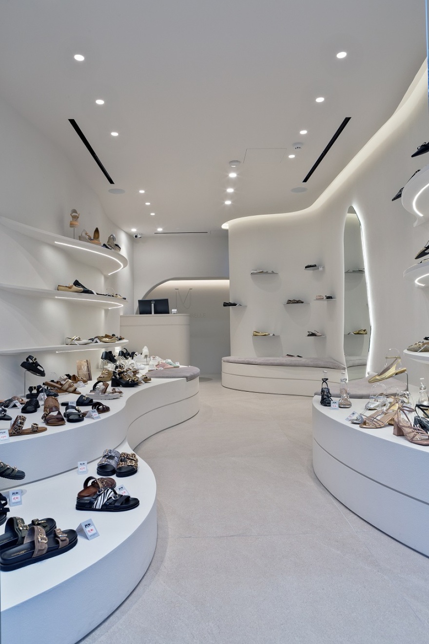 Νέo κατάστημα γυναικείων παπουτσιών Maison Minrelle στον Πειραιά 