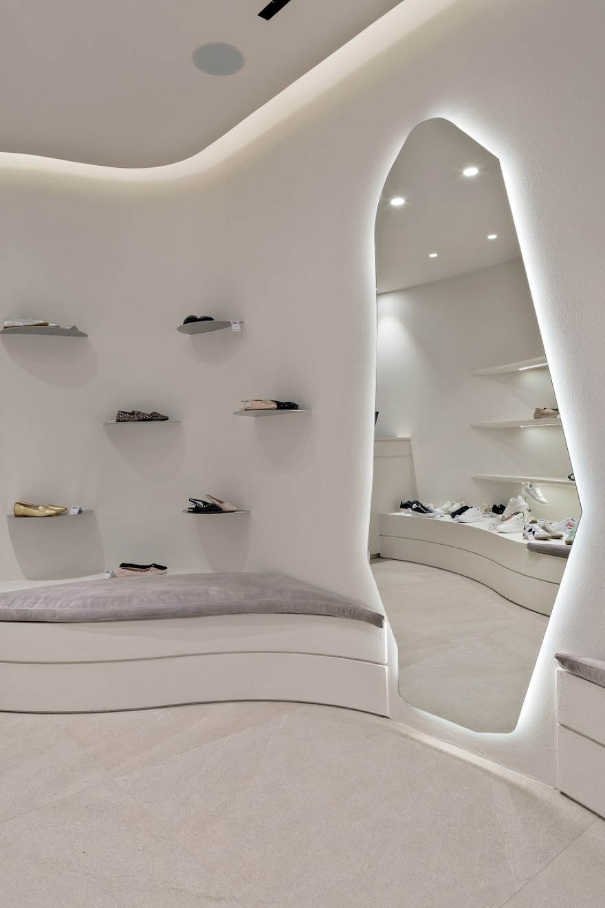 Νέo κατάστημα γυναικείων παπουτσιών Maison Minrelle στον Πειραιά 