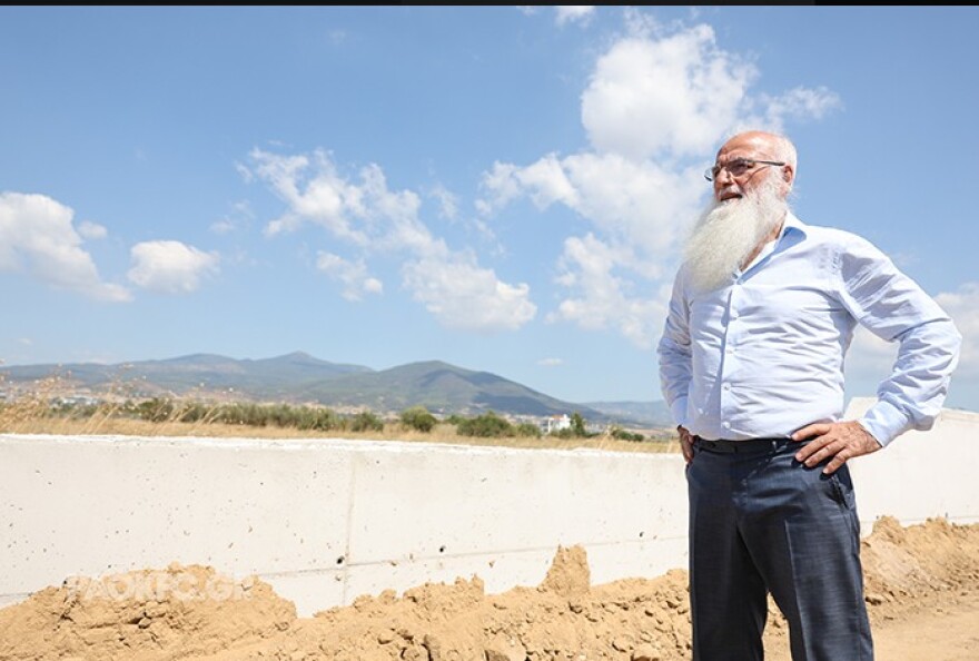 Ο Ιβάν Σαββίδης στο υπό κατασκευή νέο αθλητικό κέντρο του ΠΑΟΚ