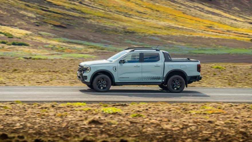 250819110437_ford-ranger-phev-9