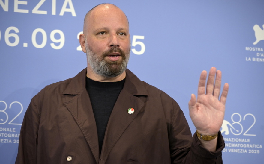 Ο Γιώργος Λάνθιμος εμφανίστηκε στο Φεστιβάλ Βενετίας με καρφίτσα στα χρώματα της παλαιστινιακής σημαίας