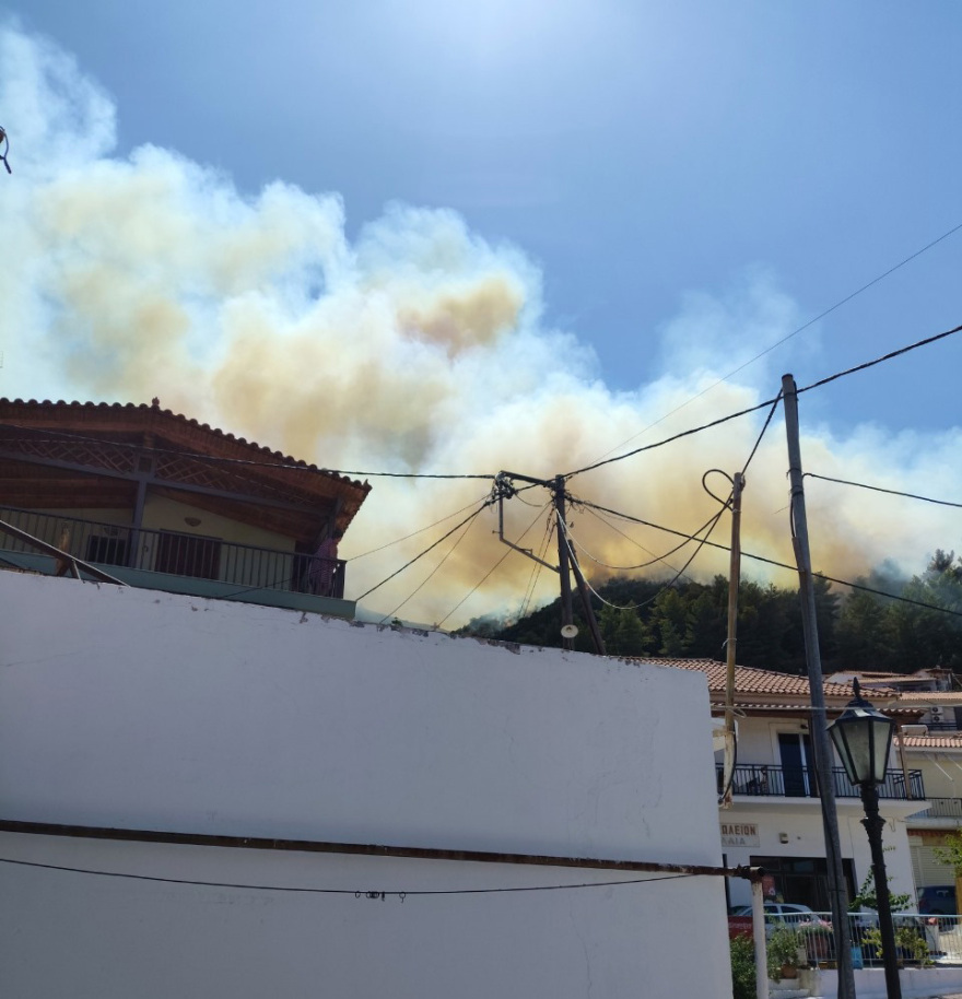 Φωτιά τώρα σε δάσος στο Διαβολογέφυρο Τροιζήνας - Σηκώθηκαν 6 εναέρια, δείτε βίντεο