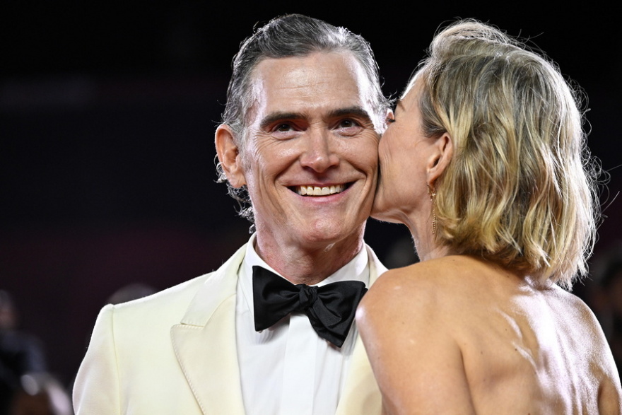 Ναόμι Γουότς - Μπίλι Κράνταπ: Πιο ερωτευμένοι από ποτέ στο Φεστιβάλ Βενετίας - Τo φιλί στο κόκκινο χαλί