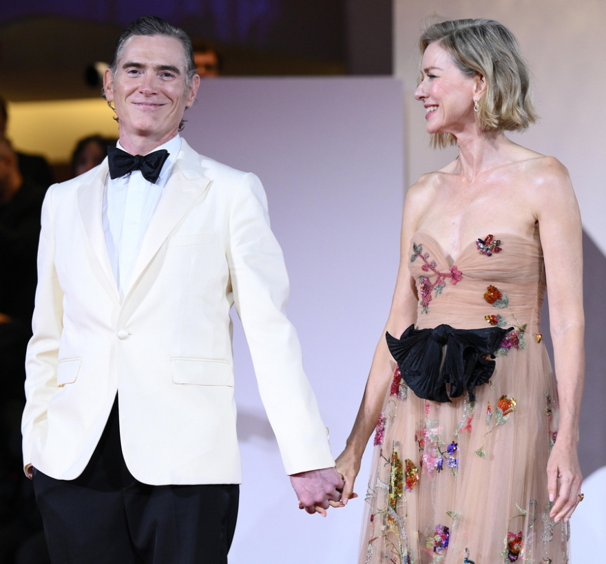 Ναόμι Γουότς - Μπίλι Κράνταπ: Πιο ερωτευμένοι από ποτέ στο Φεστιβάλ Βενετίας - Τo φιλί στο κόκκινο χαλί