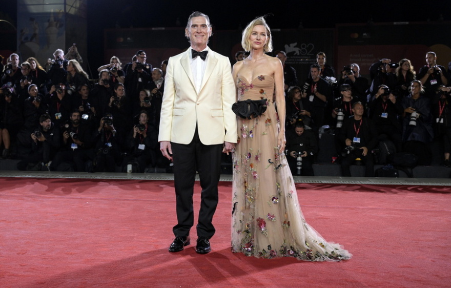 Ναόμι Γουότς - Μπίλι Κράνταπ: Πιο ερωτευμένοι από ποτέ στο Φεστιβάλ Βενετίας - Τo φιλί στο κόκκινο χαλί