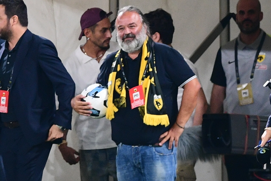 AEK: Με τη μπάλα του αγώνα με τη Άντερλεχτ πήγε στα αποδυτήρια ο Ηλιόπουλος να πανηγυρίσει την πρόκριση 