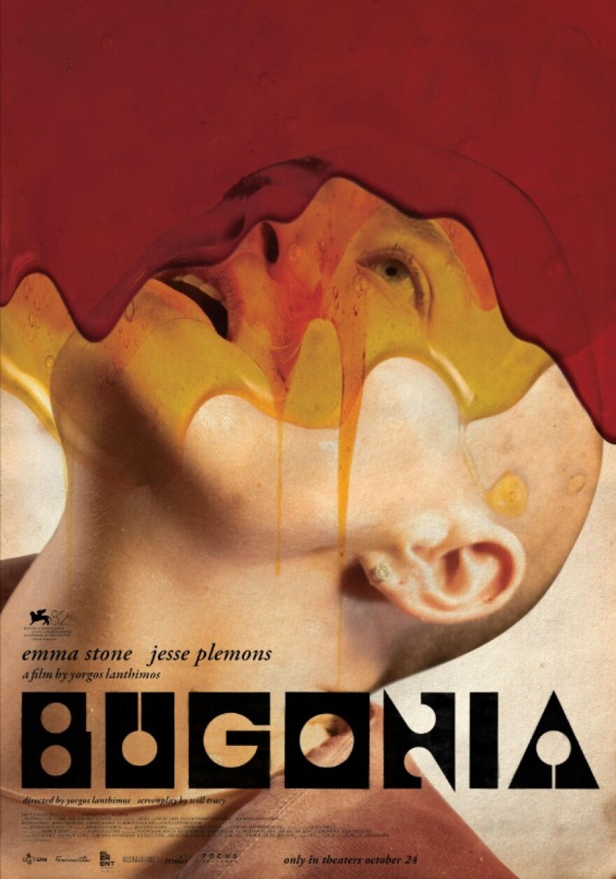 H «Bugonia» του Λάνθιμου έκανε πρεμιέρα στη Βενετία - Τον χειροκροτούσαν επί 7 λεπτά, από πού προκύπτει ο παράξενος τίτλος της