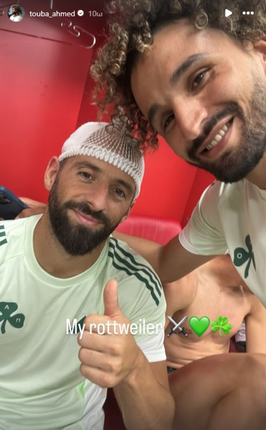 Σιώπης: Έπαιξε για σχεδόν μισή ώρα έχοντας κάνει οκτώ ράμματα - Τα πειράγματα από Τουμπά, Κώτσιρα
