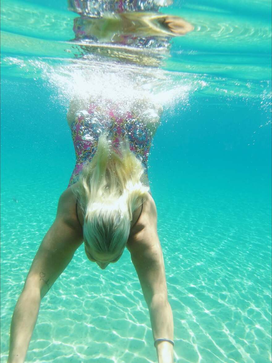 Δανάη Μπάρκα: Οι φωτογραφίες της στον βυθό - «Πώς θα ανακαλύψεις νέους ωκεανούς αν δεν απομακρυνθείς απ' την ακτή;» έγραψε