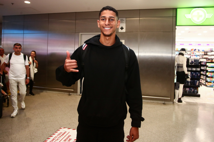 Ολυμπιακός: Έφτασε στην Ελλάδα ο Γκουστάβο Μάντσα - «Ήρθα για τίτλους» - Βίντεο 