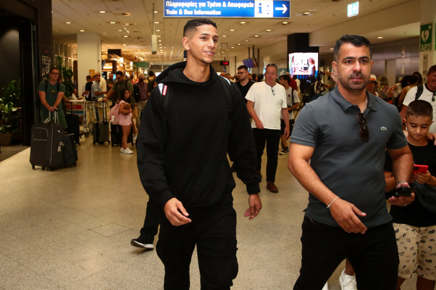 Ολυμπιακός: Έφτασε στην Ελλάδα ο Γκουστάβο Μάντσα - «Ήρθα για τίτλους» - Βίντεο 