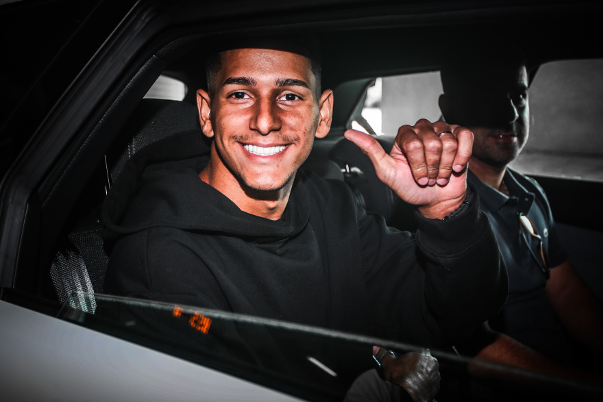 Ολυμπιακός: Έφτασε στην Ελλάδα ο Γκουστάβο Μάντσα - «Ήρθα για τίτλους» - Βίντεο 