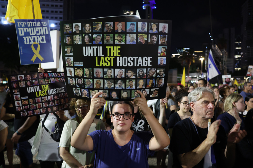 Χιλιάδες διαδηλωτές στο Τελ Αβίβ ζητούσαν από τον Τραμπ να γράψει ιστορία τερματίζοντας τον πόλεμο στη Γάζα