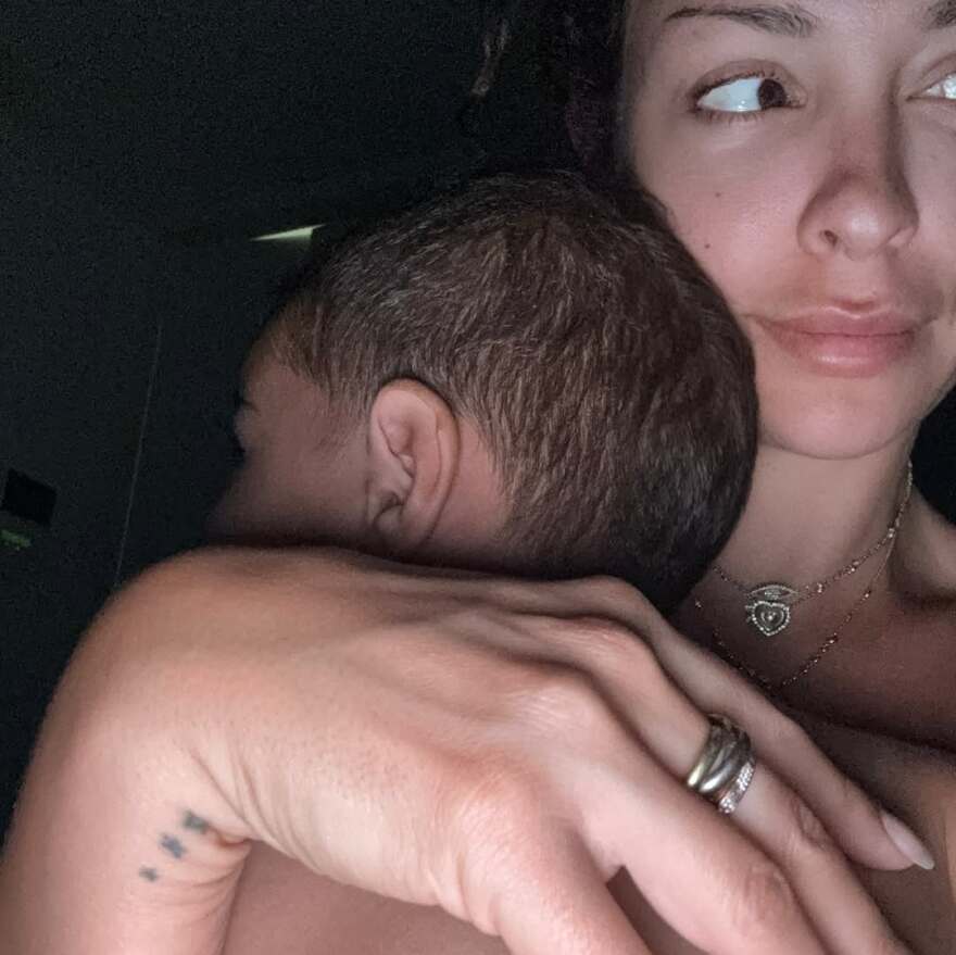  Η Ελένη Φουρέιρα αποχαιρετά το καλοκαίρι αγκαλιά με τον γιο της - Τα στιγμιότυπα που μοιράστηκε