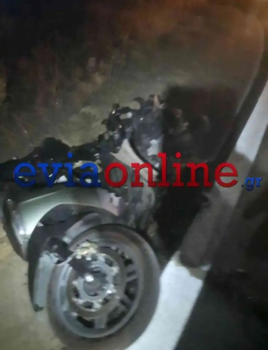 Δείτε φωτογραφίες από το τροχαίο δυστύχημα στην Εύβοια όπου σκοτώθηκε 21χρονος μοτοσικλετιστής