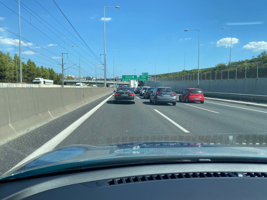 Κίνηση στους δρόμους: Μεγάλες καθυστερήσεις στην Αττική Οδό, προβλήματα σε Κηφισό, Κέντρο και Κηφισίας