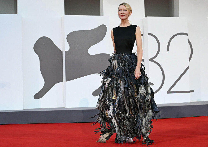 Η Κέιτ Μπλάνσετ χειροκροτήθηκε επί πέντε λεπτά στην πρεμιέρα της ταινίας «Father Mother Sister Brother» στη Βενετία