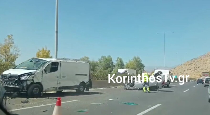 Σύγκρουση δύο φορτηγών στην Αττική Οδό - Μεγάλο μποτιλιάρισμα στο ύψος των Άνω Λιοσίων