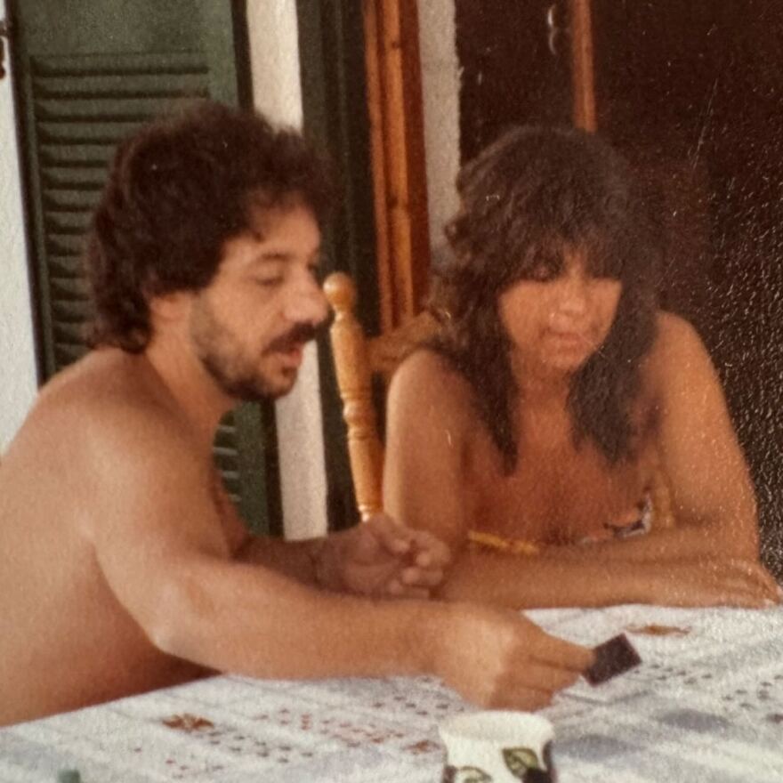 Xριστίνα Μαραγκόζη για τα 11 χρόνια από τον θάνατο του Αντώνη Βαρδή: «Οι αναμνήσεις ξεθωριάζουν, τα συναισθήματα πάντα ίδια»