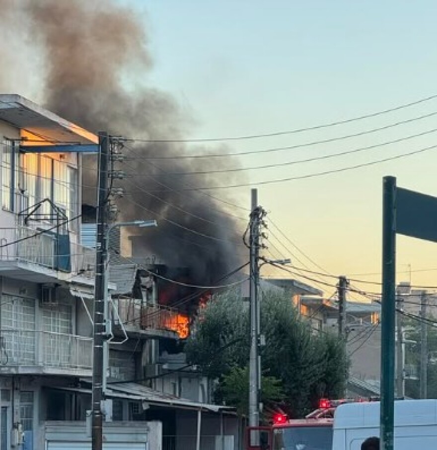 Φωτιά τώρα σε επιχείρηση στο Περιστέρι