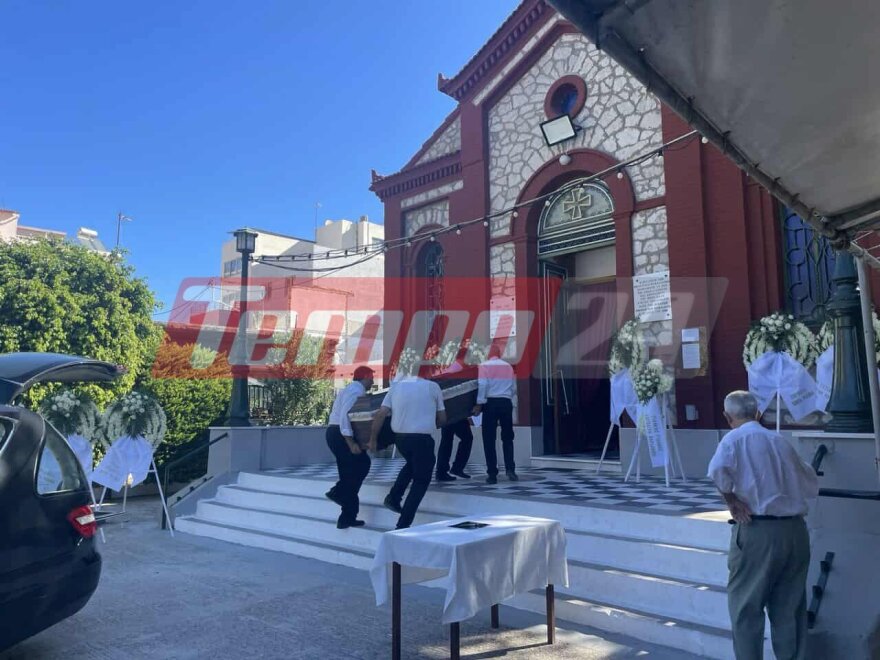 Θλίψη στην κηδεία της 86χρονης που παρασύρθηκε από μηχανή στην Πάτρα - «Πού είναι η γιαγιά;» ρωτάει η 7χρονη που σώθηκε