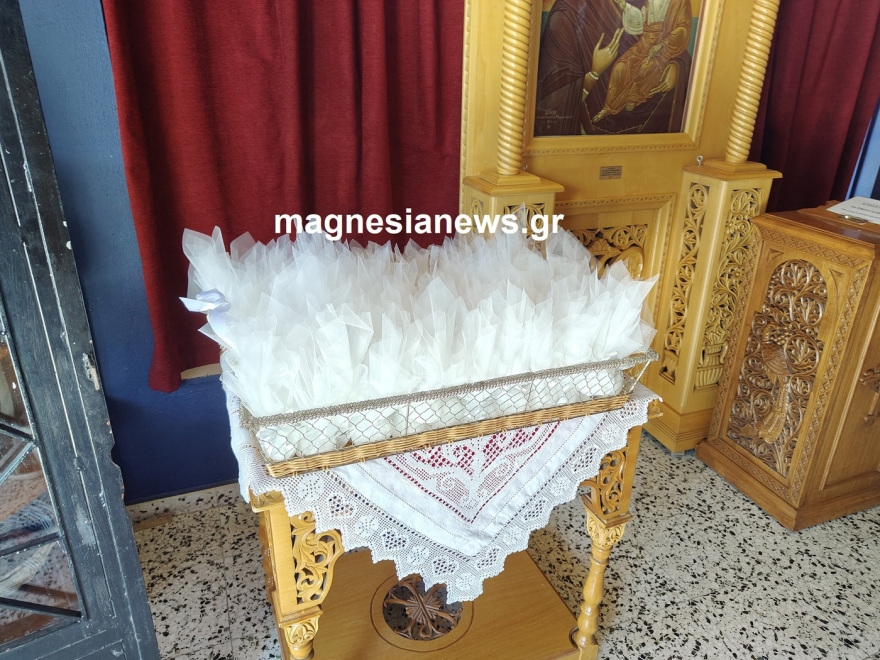 Οδύνη στην κηδεία του 17χρονου που πέθανε από εγκεφαλική αιμορραγία στον Βόλο - Φίλοι του έκαναν πορεία με μηχανάκια μέχρι την εκκλησία