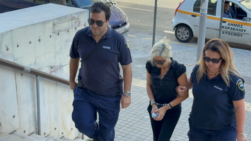 Θεσσαλονίκη: Έφτασε στα δικαστήρια η 45χρονη οδηγός της Porsche - Οδηγείται ενώπιον του ανακριτή