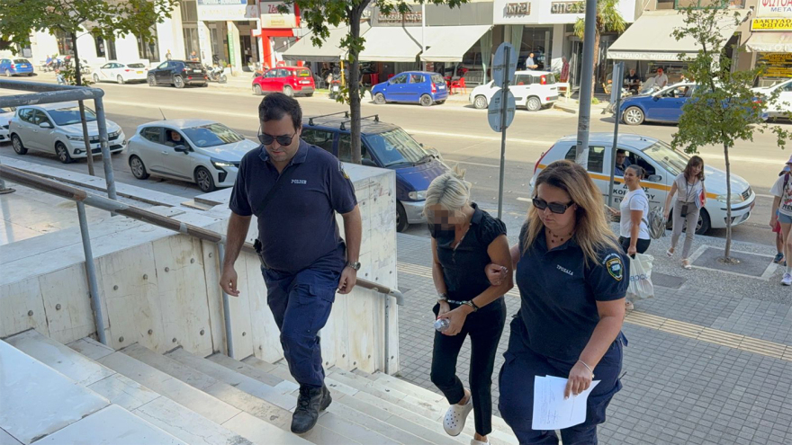 Θεσσαλονίκη: Έφτασε στα δικαστήρια η 45χρονη οδηγός της Porsche - Οδηγείται ενώπιον του ανακριτή