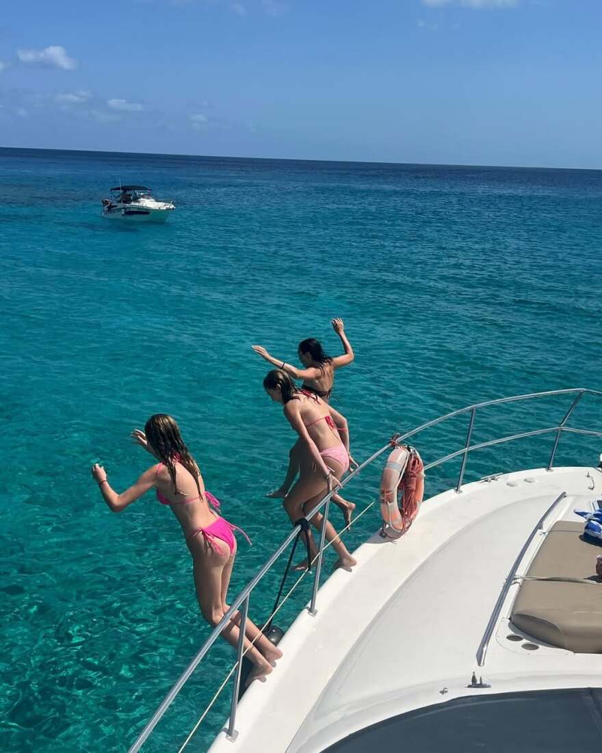 Η Γκαλ Γκαντότ κάνει διακοπές στην Κύπρο - Δείτε φωτογραφίες
