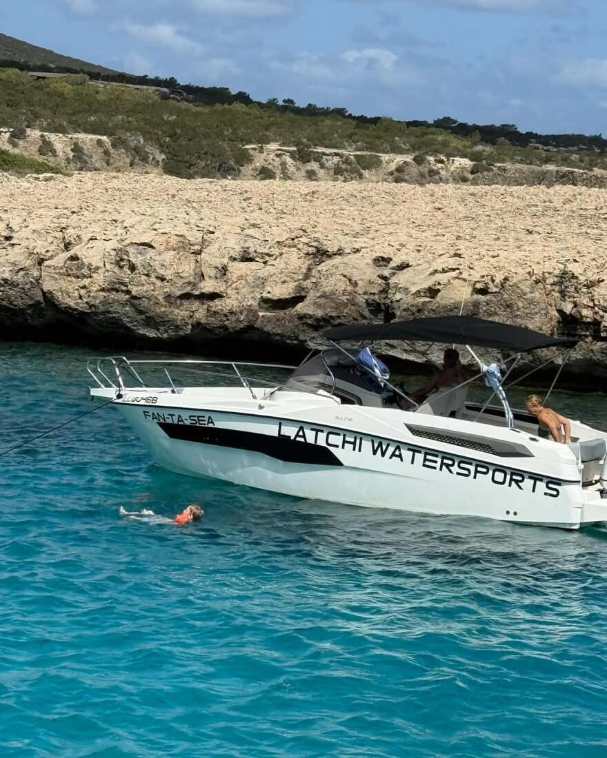 Η Γκαλ Γκαντότ κάνει διακοπές στην Κύπρο - Δείτε φωτογραφίες
